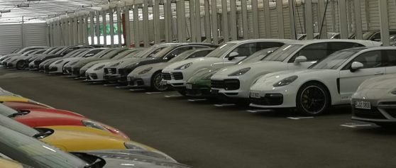 Könnyűszerkezetes csarnok a Porsche-nak